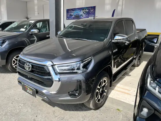 TOYOTA HILUX 2.8 D-4D TURBO DIESEL CD SRX 4X4 AUTOMÁTICO