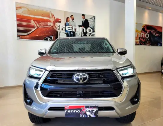 TOYOTA HILUX 2.8 D-4D TURBO DIESEL CD SRX 4X4 AUTOMÁTICO