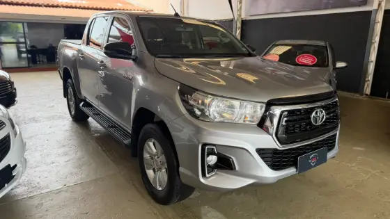 TOYOTA HILUX 2.8 SR 4X4 CD 16V DIESEL 4P AUTOMÁTICO
