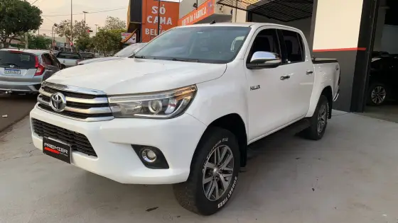 TOYOTA HILUX 2.8 SRX 4X4 CD 16V DIESEL 4P AUTOMÁTICO