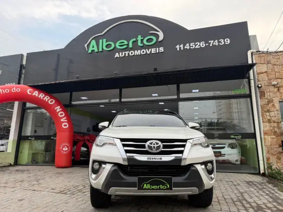 TOYOTA HILUX 2.8 SRX 4X4 CD 16V DIESEL 4P AUTOMÁTICO