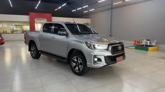 TOYOTA HILUX 2.8 SRX 4X4 CD 16V DIESEL 4P AUTOMÁTICO