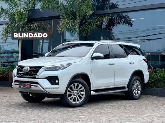 TOYOTA HILUX SW4 2.8 D-4D TURBO DIESEL SRX 7L 4X4 AUTOMÁTICO