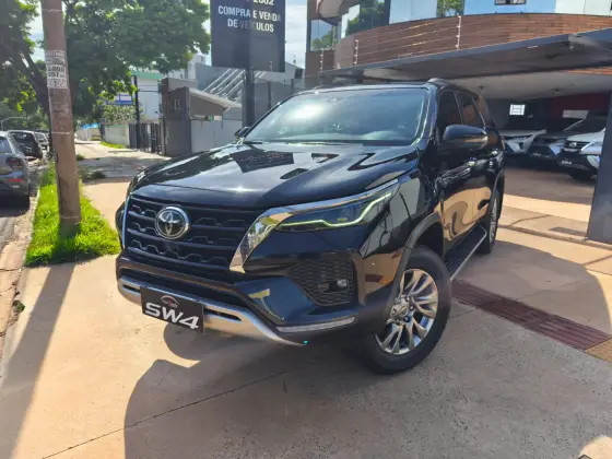 TOYOTA HILUX SW4 2.8 D-4D TURBO DIESEL SRX 7L 4X4 AUTOMÁTICO