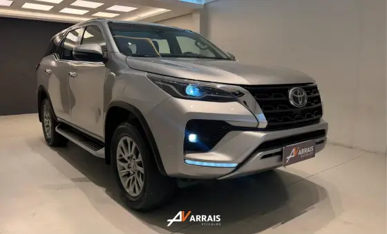 TOYOTA HILUX SW4 2.8 D-4D TURBO DIESEL SRX 7L 4X4 AUTOMÁTICO
