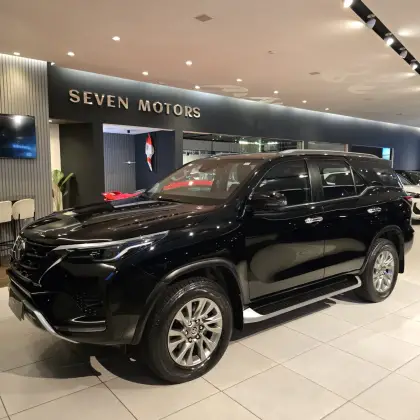 TOYOTA HILUX SW4 2.8 D-4D TURBO DIESEL SRX 7L 4X4 AUTOMÁTICO