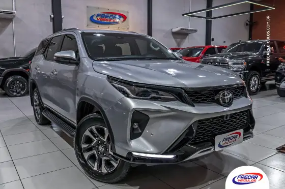 TOYOTA HILUX SW4 2.8 D-4D TURBO DIESEL SRX PLATINUM 4X4 AUTOMÁTICO