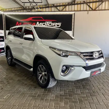 TOYOTA HILUX SW4 2.8 SRX DIAMOND 4X4 7 LUGARES 16V TURBO INTERCOOLER DIESEL 4P AUTOMÁTICO