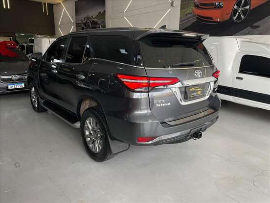 TOYOTA-HILUX SW4-2022