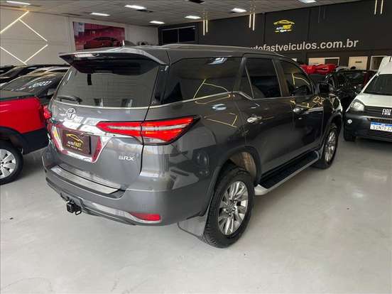 TOYOTA-HILUX SW4-2022