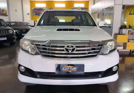 TOYOTA HILUX SW4 3.0 SRV 4X4 7 LUGARES 16V TURBO INTERCOOLER DIESEL 4P AUTOMÁTICO TOYOTA HILUX SW4 3.0 SRV 4X4 7 LUGARES 16V TURBO INTERCOOLER DIESEL 4P AUTOMÁTICO