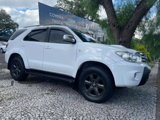 TOYOTA HILUX SW4 3.0 SRV 4X4 7 LUGARES 16V TURBO INTERCOOLER DIESEL 4P AUTOMÁTICO