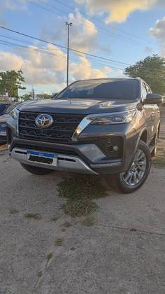 TOYOTA HILUX SW4 2.8 D-4D TURBO DIESEL SRX 7L 4X4 AUTOMÁTICO