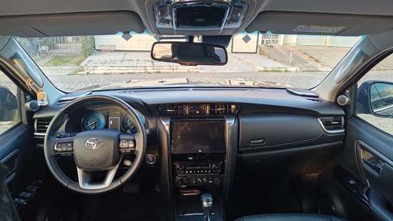 TOYOTA-HILUX SW4-2024