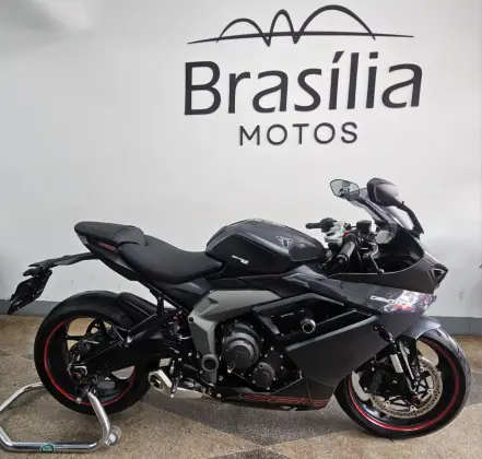 TRIUMPH DAYTONA 660 