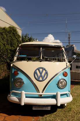 VOLKSWAGEN-KOMBI-1975