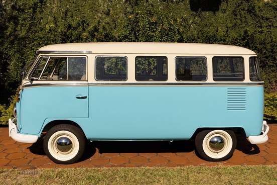 VOLKSWAGEN-KOMBI-1975