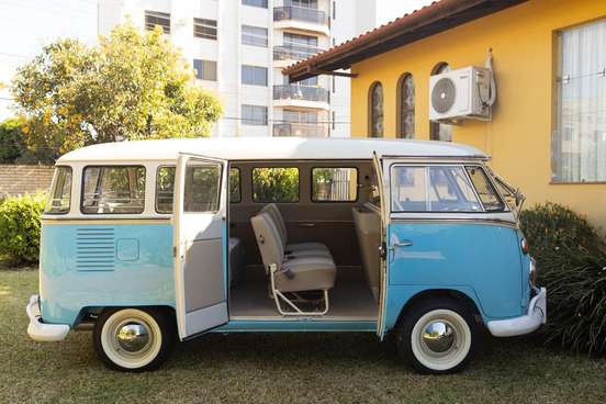 VOLKSWAGEN-KOMBI-1975