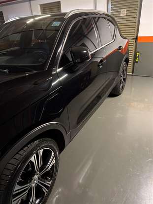 VOLVO-XC40-2021