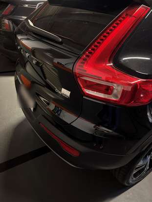 VOLVO-XC40-2021