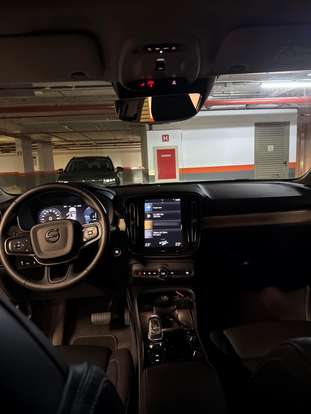 VOLVO-XC40-2021