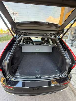VOLVO-XC60-2018