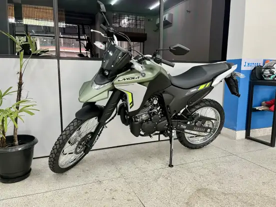 YAMAHA-XTZ 250 LANDER CONNECTED-2025