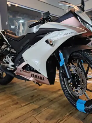 YAMAHA YZF R15 YAMAHA YZF R15