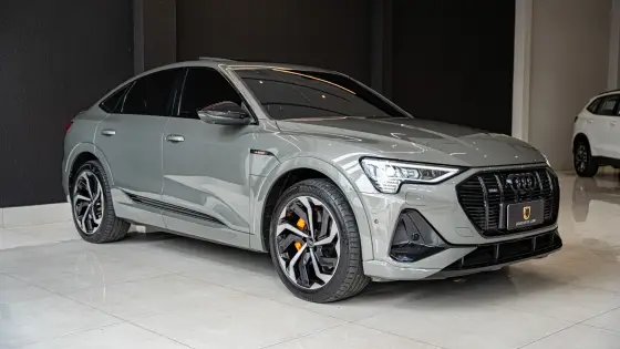 AUDI E-TRON ELÉTRICO PERFORMANCE BLACK QUATTRO