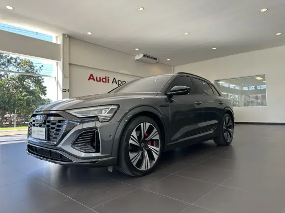 AUDI Q8 E-TRON 55 ELÉTRICO PERFORMANCE BLACK QUATTRO