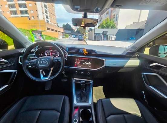 AUDI-Q3-2021