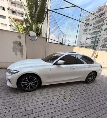 BMW-320i-2022