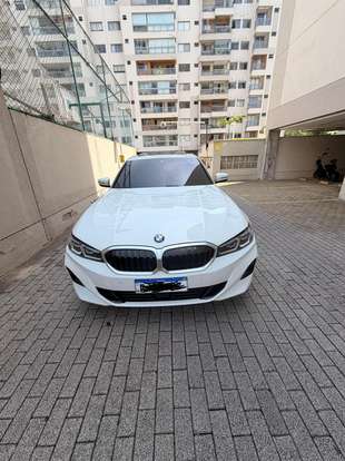 BMW-320i-2022