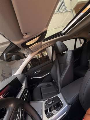BMW-320i-2022