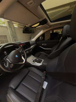BMW-320i-2022