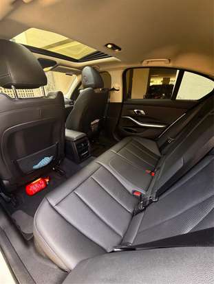 BMW-320i-2022