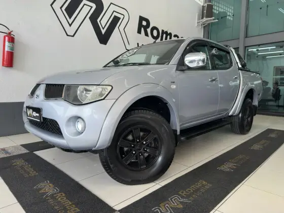 MITSUBISHI L200 TRITON 3.5 4X4 CD V6 24V GASOLINA 4P AUTOMÁTICO
