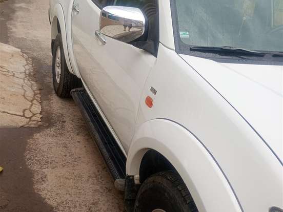 MITSUBISHI-L200 TRITON-3.2 HPE 4X4 CD 16V TURBO INTERCOOLER DIESEL 4P MANUAL MITSUBISHI-L200 TRITON-2013