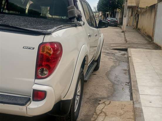 MITSUBISHI-L200 TRITON-3.2 HPE 4X4 CD 16V TURBO INTERCOOLER DIESEL 4P MANUAL MITSUBISHI-L200 TRITON-2013