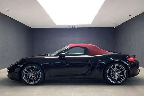 PORSCHE-718-2022
