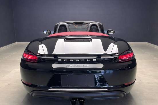 PORSCHE-718-2022