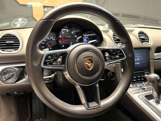 PORSCHE-718-2022