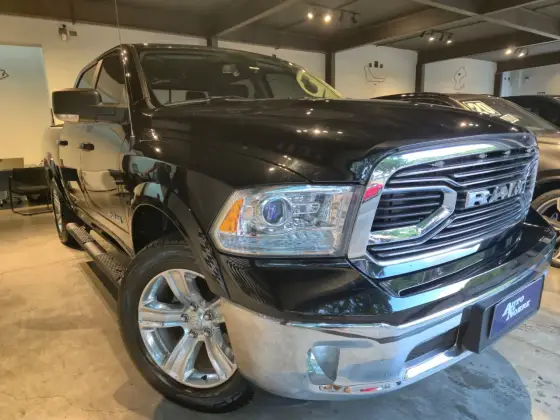 RAM CLASSIC 5.7 V8 GASOLINA LARAMIE CD 4X4 AUTOMÁTICO