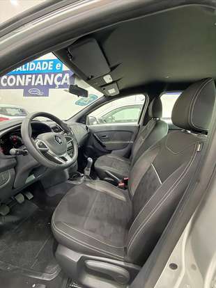 RENAULT-LOGAN-2024