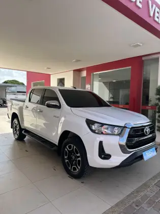 TOYOTA HILUX 2.8 D-4D TURBO DIESEL CD SRV 4X4 AUTOMÁTICO