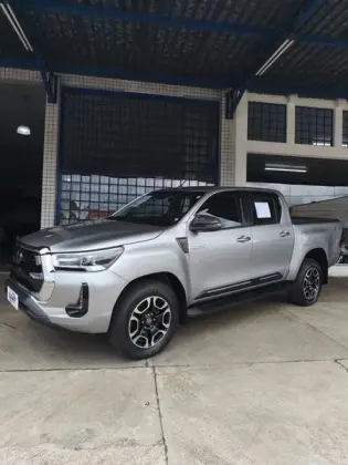 TOYOTA HILUX 2.8 D-4D TURBO DIESEL CD SRX 4X4 AUTOMÁTICO