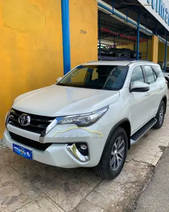 TOYOTA HILUX SW4 2.8 SRX 4X4 7 LUGARES 16V TURBO INTERCOOLER DIESEL 4P AUTOMÁTICO
