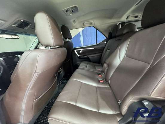 TOYOTA-HILUX SW4-2017