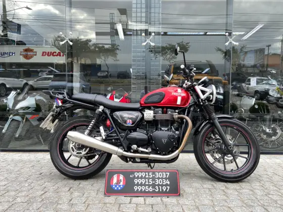 TRIUMPH STREET TWIN 