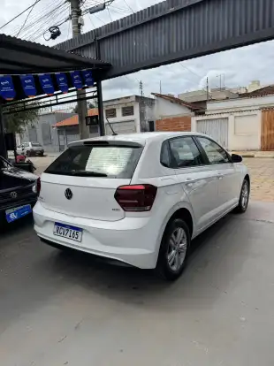 VOLKSWAGEN-POLO-2020